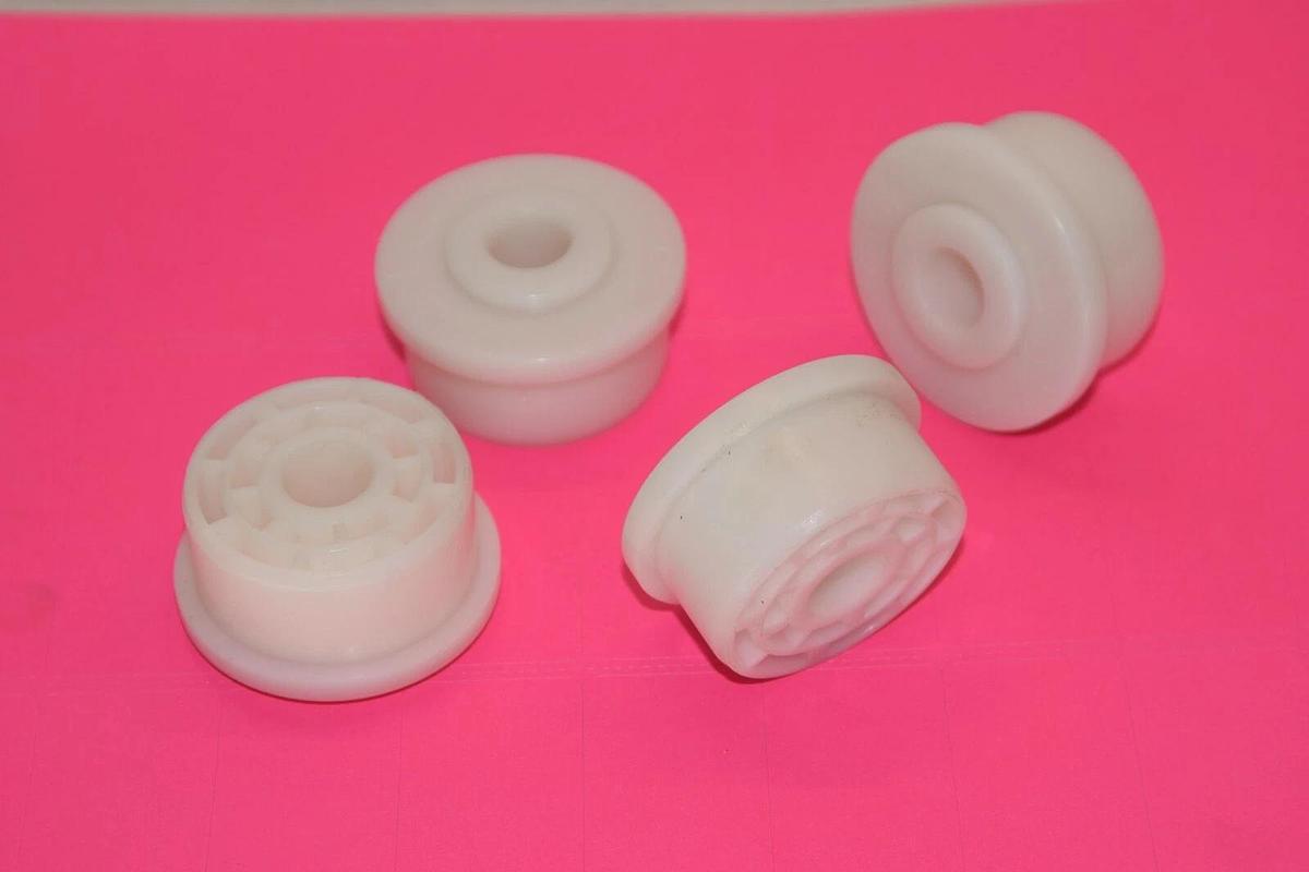 NEW (LOT OF 4) BOSTON GEAR 12P40D 1/2" NYLON ROLL END