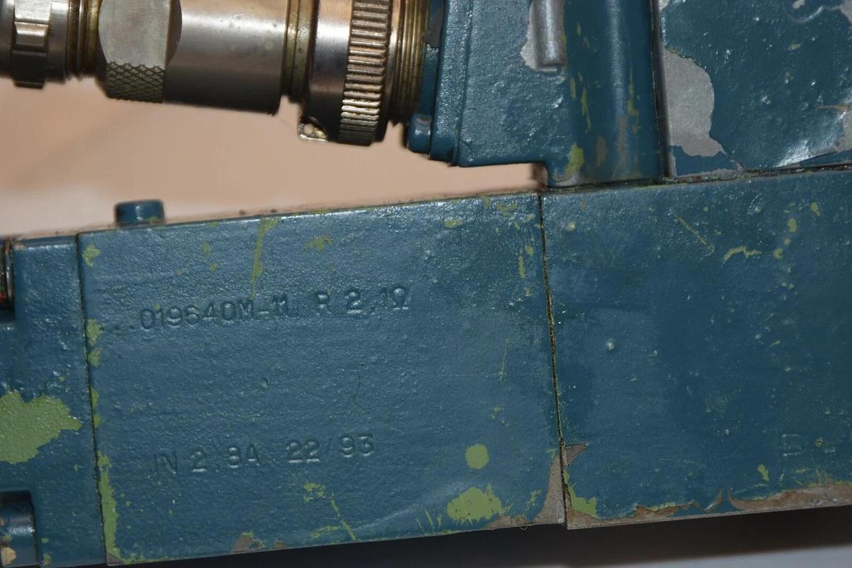 Used REXROTH Mannesmann 4WRS 6E16-21/24Z8/M 019640M-11 Directional Valve