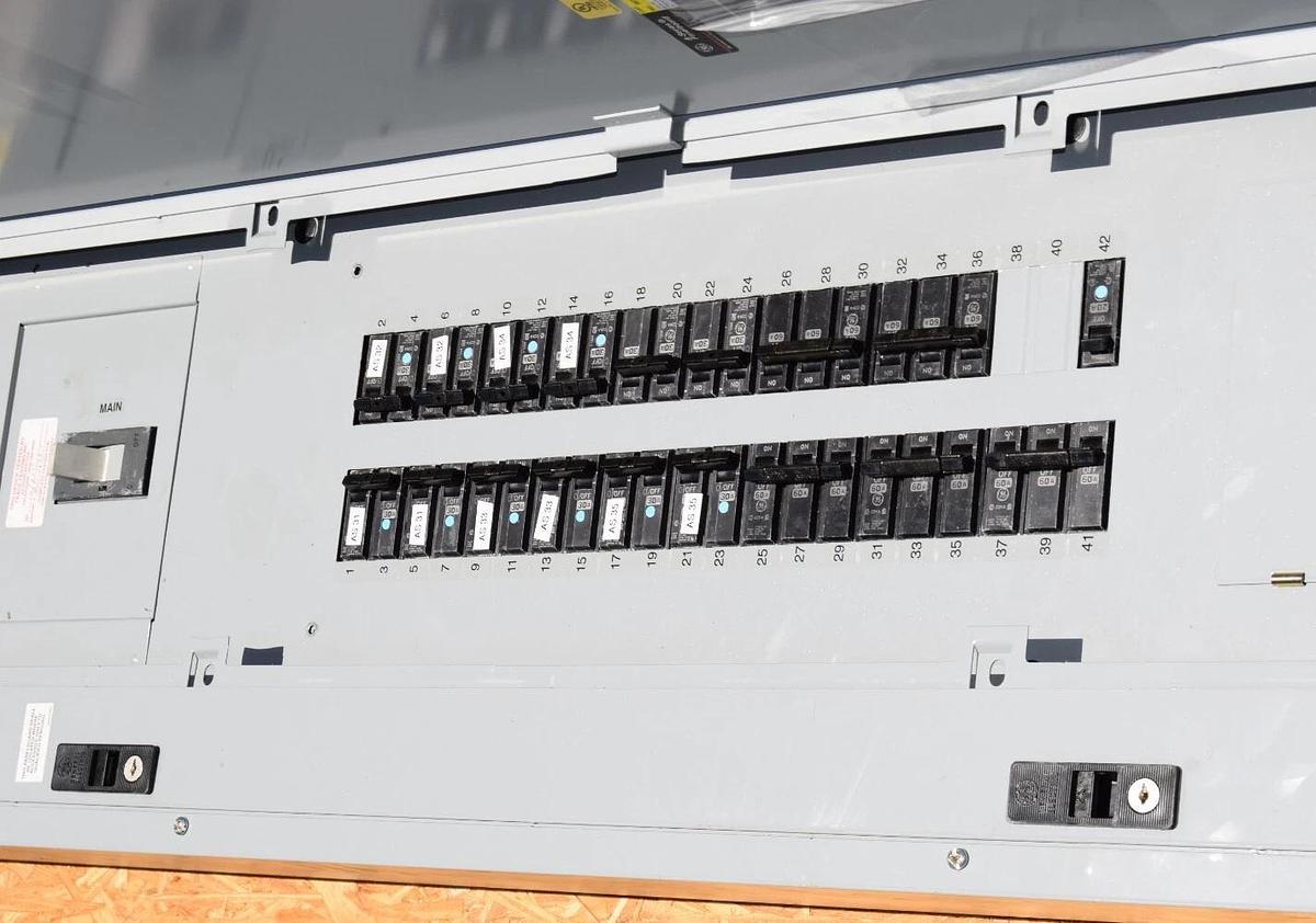 Used General Electric GE A-Series II Panelboard Panel AQF3424JBX 400A 208y/120 3ph 4w