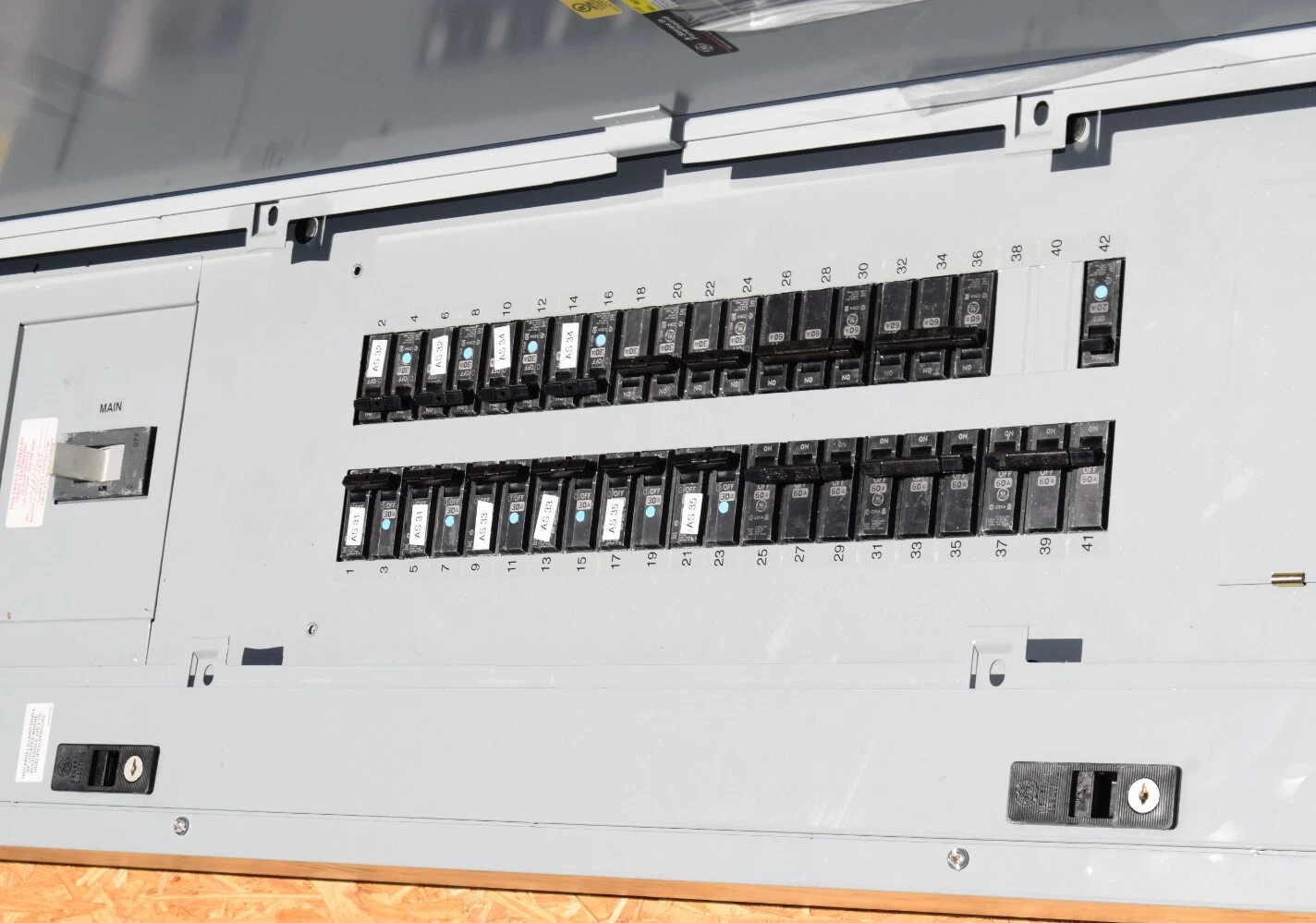 Used General Electric GE A-Series II Panelboard Panel AQF3424JBX 400A 208y/120 3ph 4w