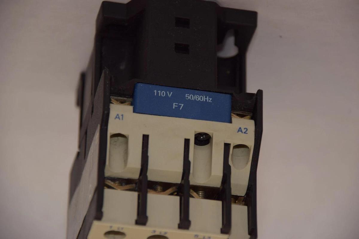 Used TELEMECANIQUE LC1 D3201 Contactor 110V Coil