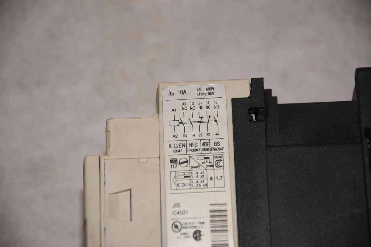 Used SQUARE D / TELEMECANIQUE CAD32 115V 50/60Hz CONTACTOR