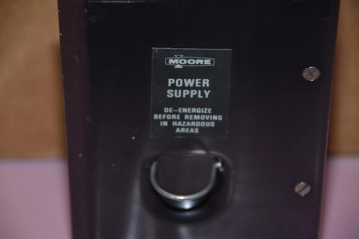 Used MOORE 15620-1 156201 POWER SUPPLY MODULE