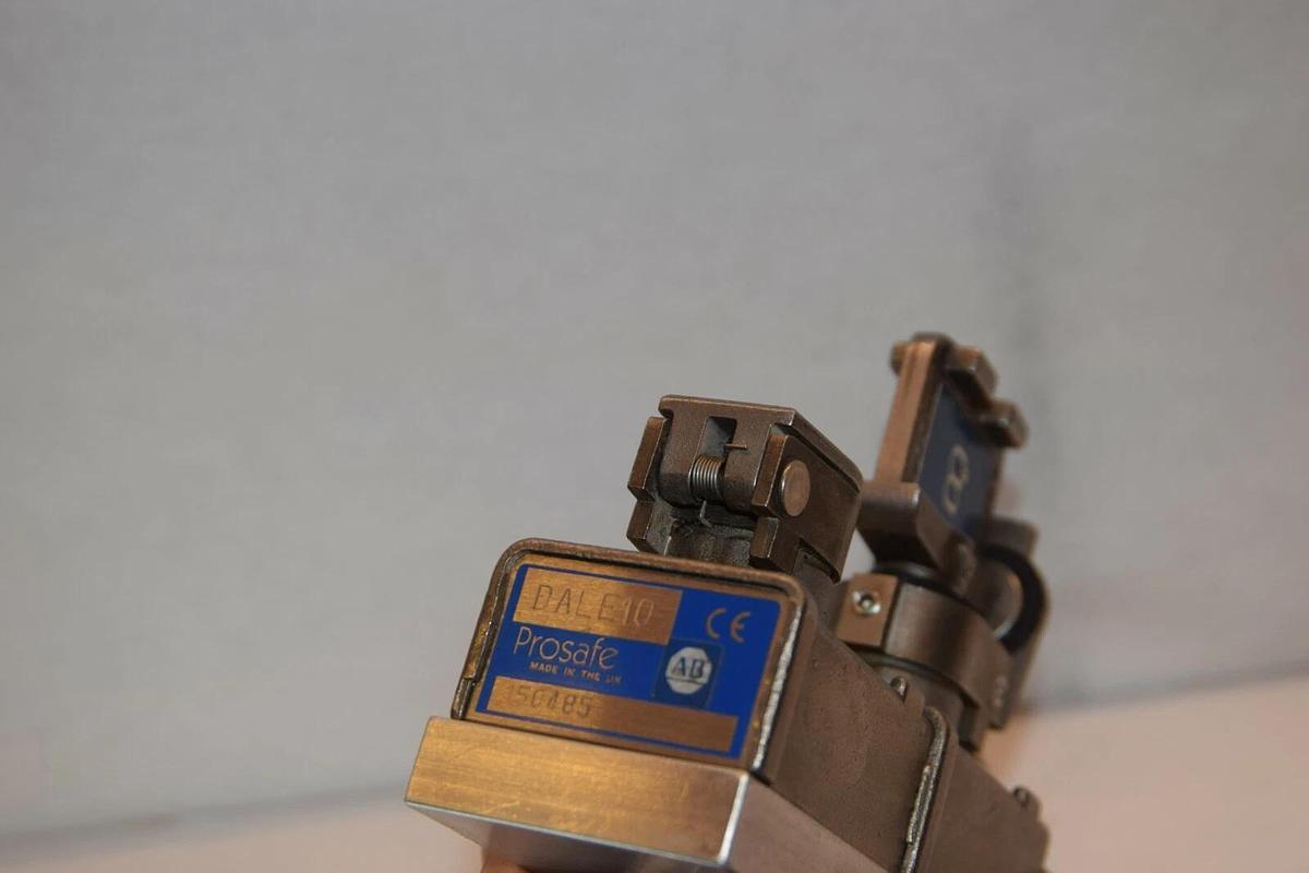 Used ALLEN BRADLET  DALE10 KEY EXCHANGE  Prosafe Guardmaster 150485 A B