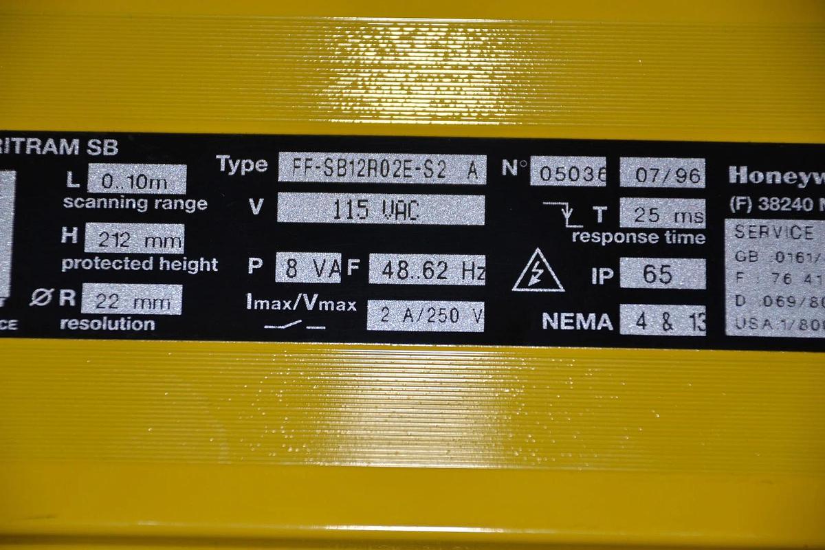 Used HONEYWELL LIGHT CURTAIN RECEIVER FF-SB12R02E-S2 A FF SB12R02E S2 FFSB12R02ES2A