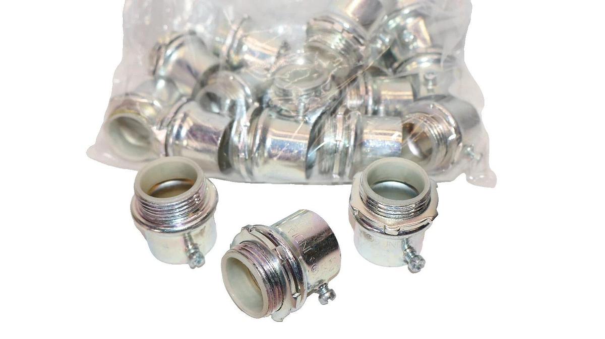 (NEW - Lot of 18) 1" Set Screw Connector Conduit Fitting