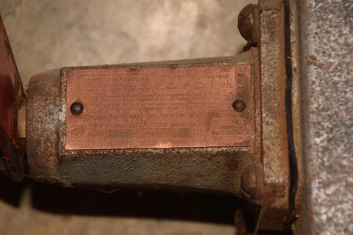 Used CROUSE HINDS AFUR-1 SIGNAL SWITCH WITH ENCLOSURE