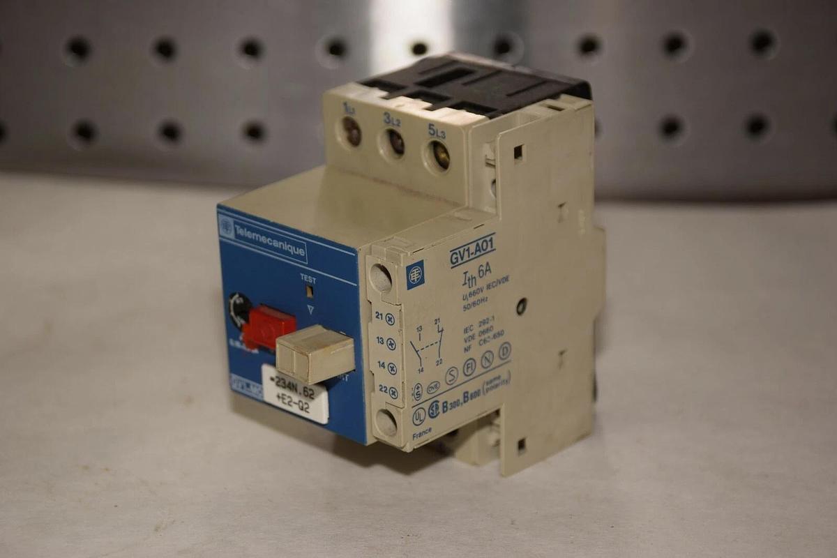 Used TELEMECANIQUE GV1-M02 W/GV1-A01 0,16-0,25AMP 660V 50/60Hz MANUAL MOTOR STARTER