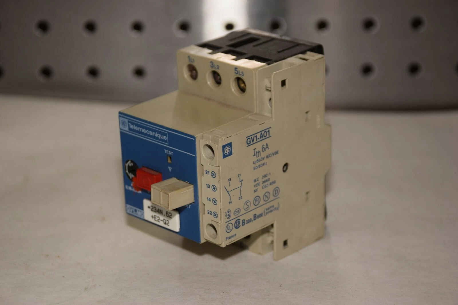 Used TELEMECANIQUE GV1-M02 W/GV1-A01 0,16-0,25AMP 660V 50/60Hz MANUAL MOTOR STARTER
