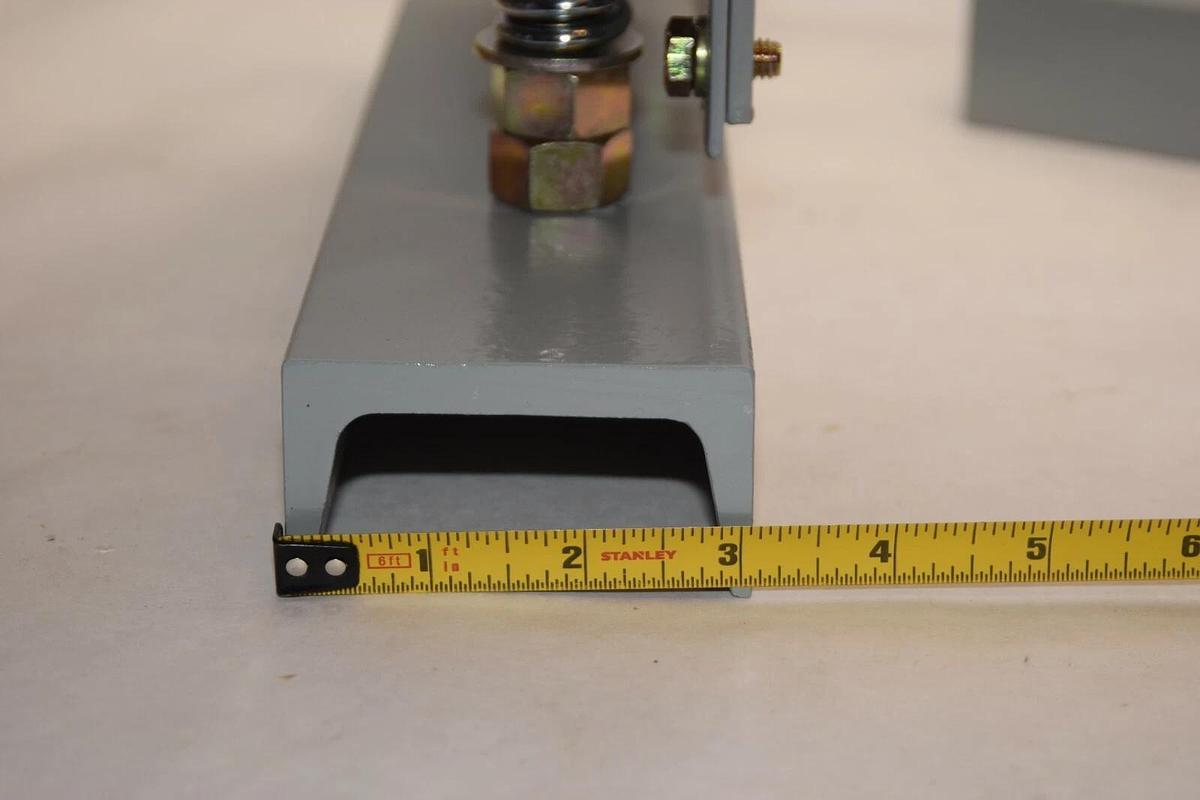 (NEW) EATON CUTLER HAMMER BVD1381G10 Vertical Mounting Hanger Assembly