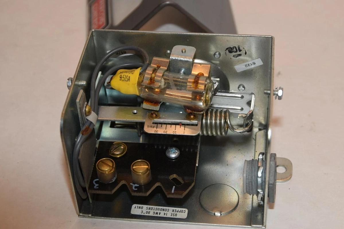 (NEW) MERCOID AP-41-2-37-STR-PRESE S721170-T27X 1-30psig Pressure Switch