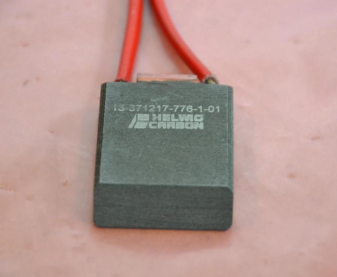 (9) HELWIG MOTOR BRUSH BRUSHES 13-371217-776-1-01 1-1/4"x1-5/8"x3/8" NEW