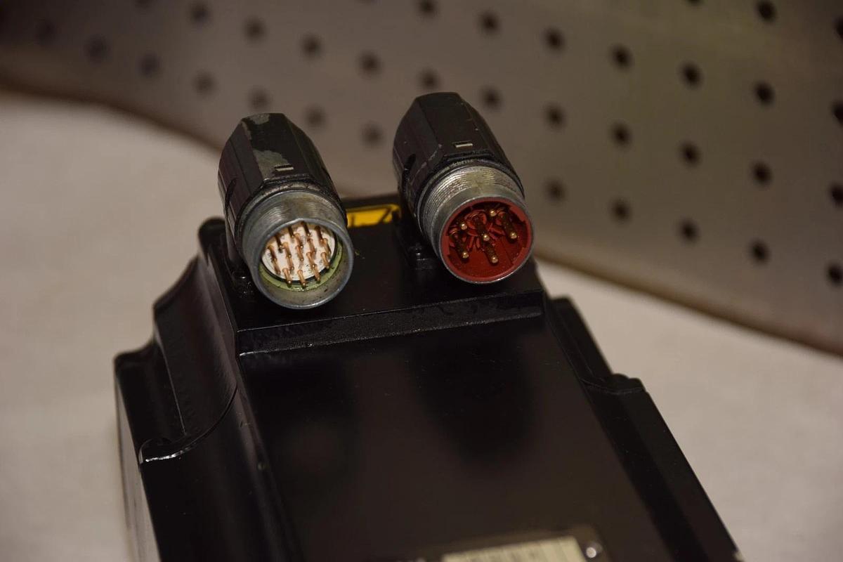 Used REXROTH Servomotor Nr. 1070076877  Typ. SR-A3.0042.060-14.000