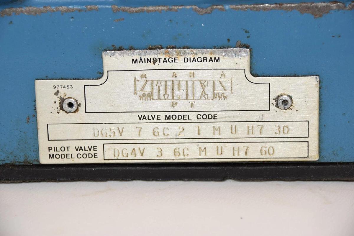 Vickers DG5V76C2TMUH730 DG4V-3-6C-M-U-H7-60 Directional Control Valve NOS