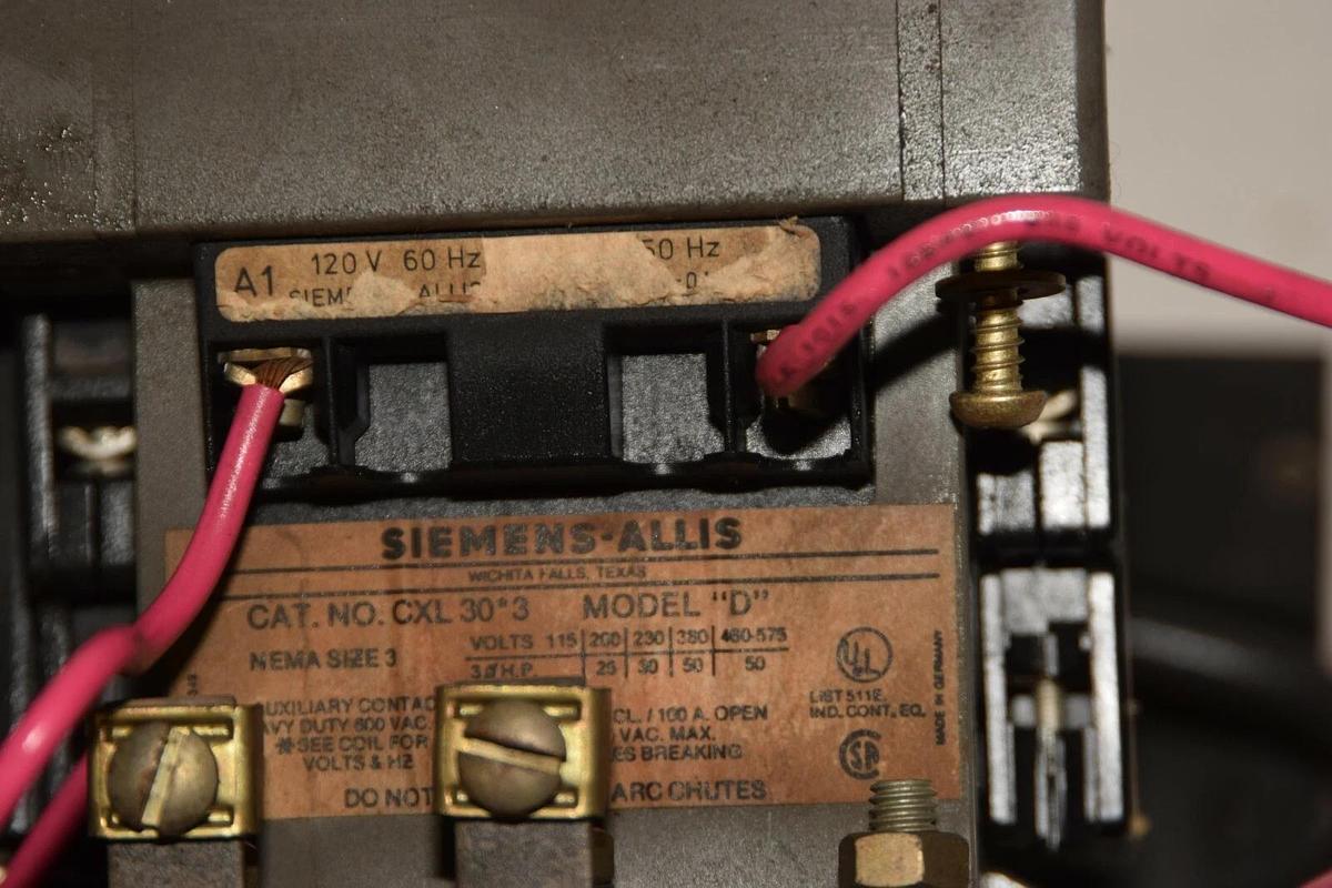 Used SIEMENS-ALLIS  Reversing Contactor CXL30*3 120V Model D OLR0253 Size Sz 3