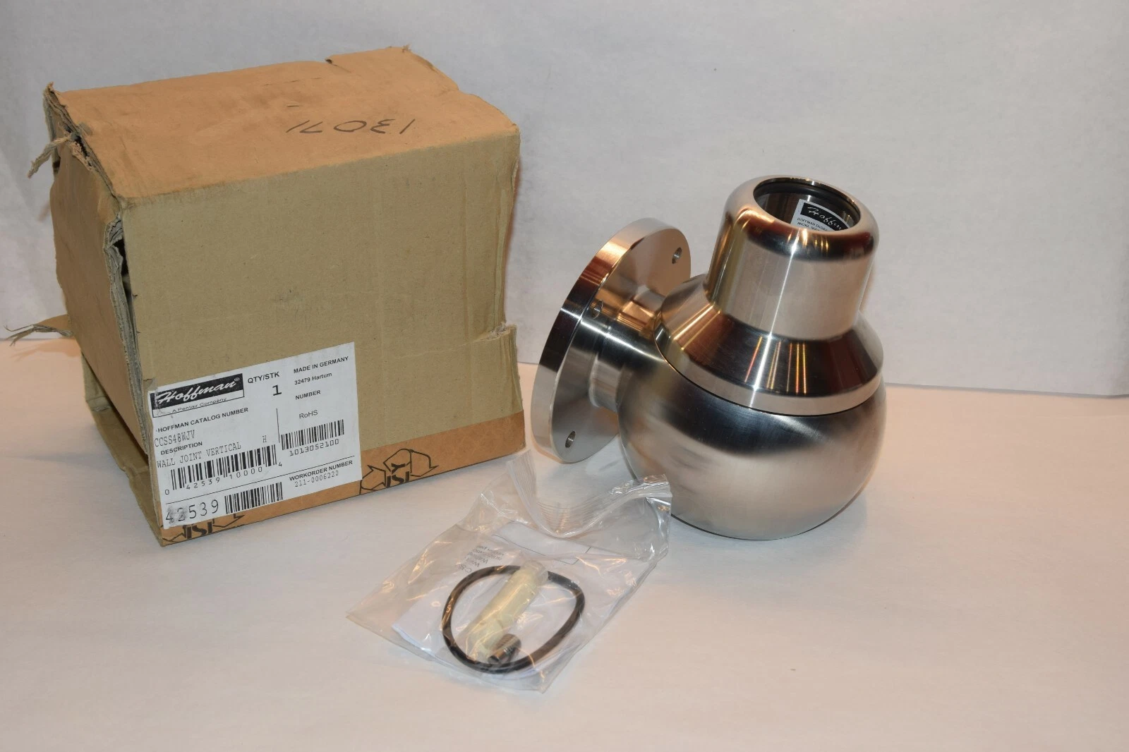 Hoffman CCSS48WJV Wall Joint, Vertical Mount, For Use With Hoffman Pendant CS480