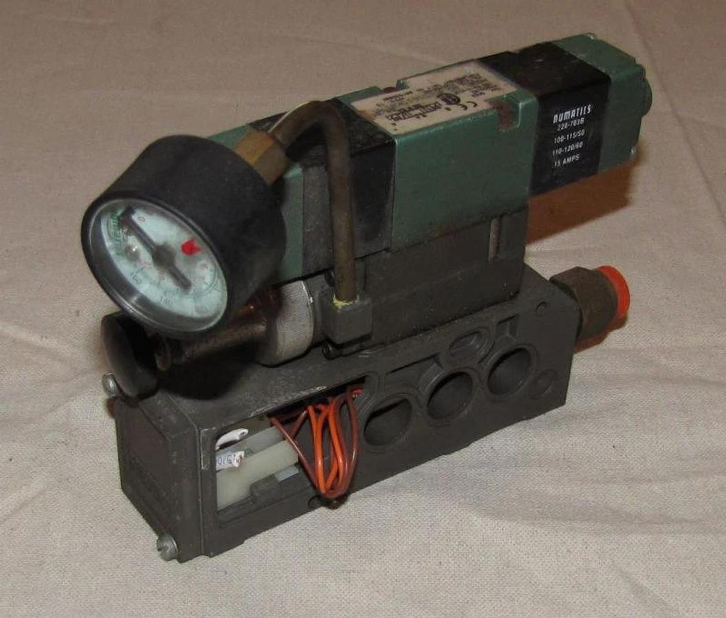 Used Numatics Valve Regulator Gauge  082SS615K019M 081RS100J