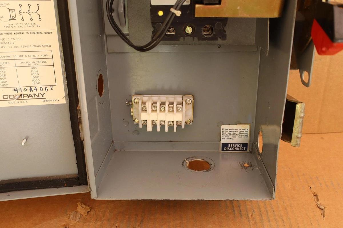 Square D Enclosed Breaker disconect FA-100-AWK 100A w/ 20A Breaker FAL220201021