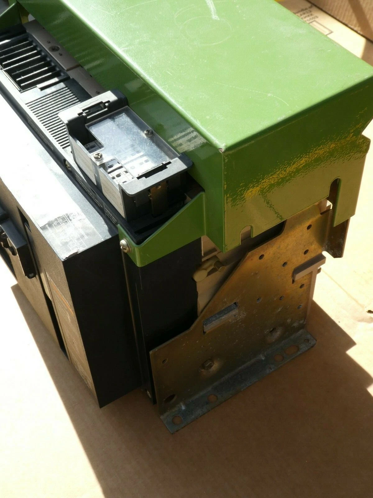 Used Merlin Gerin MP16H2 1600A Masterpact Circuit Breaker 1600 Amp w/ Shunt MP16 H2