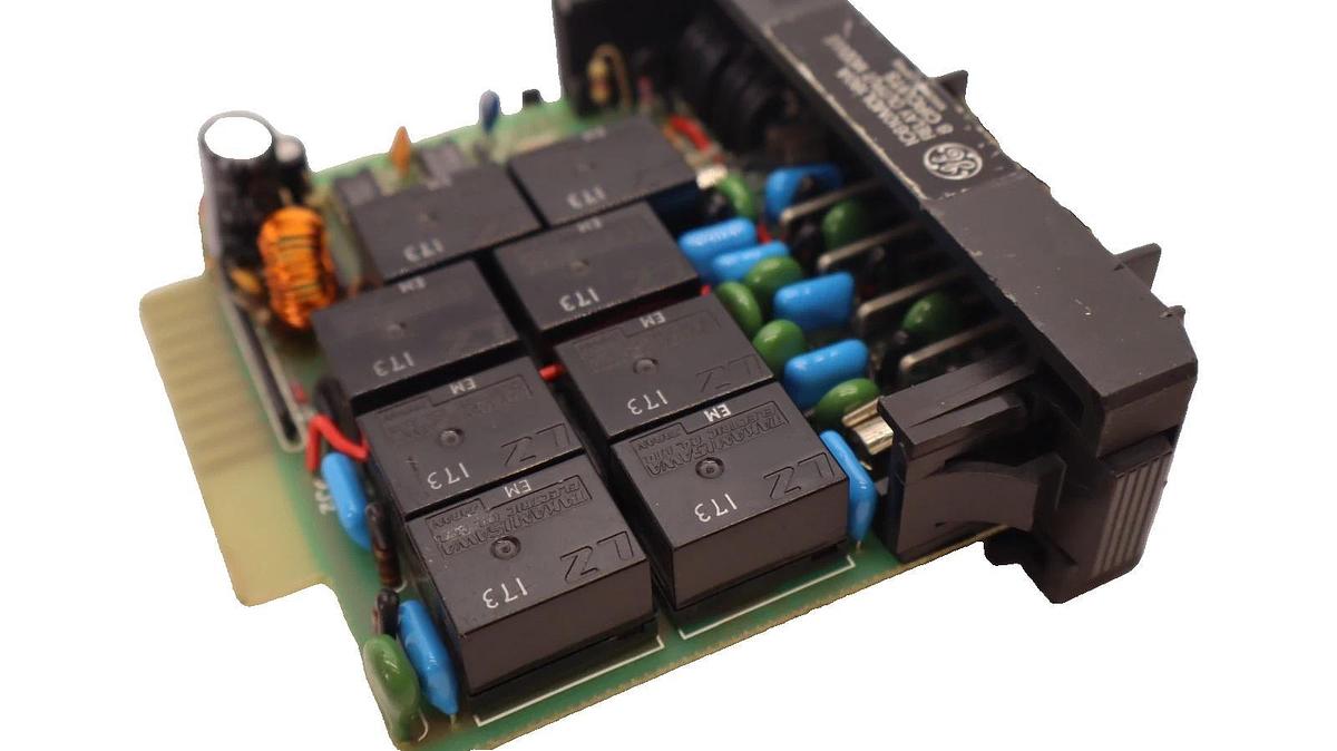 Used General Electric GE Output Module IC610MDL180A 8-Circuits Relay Output Module