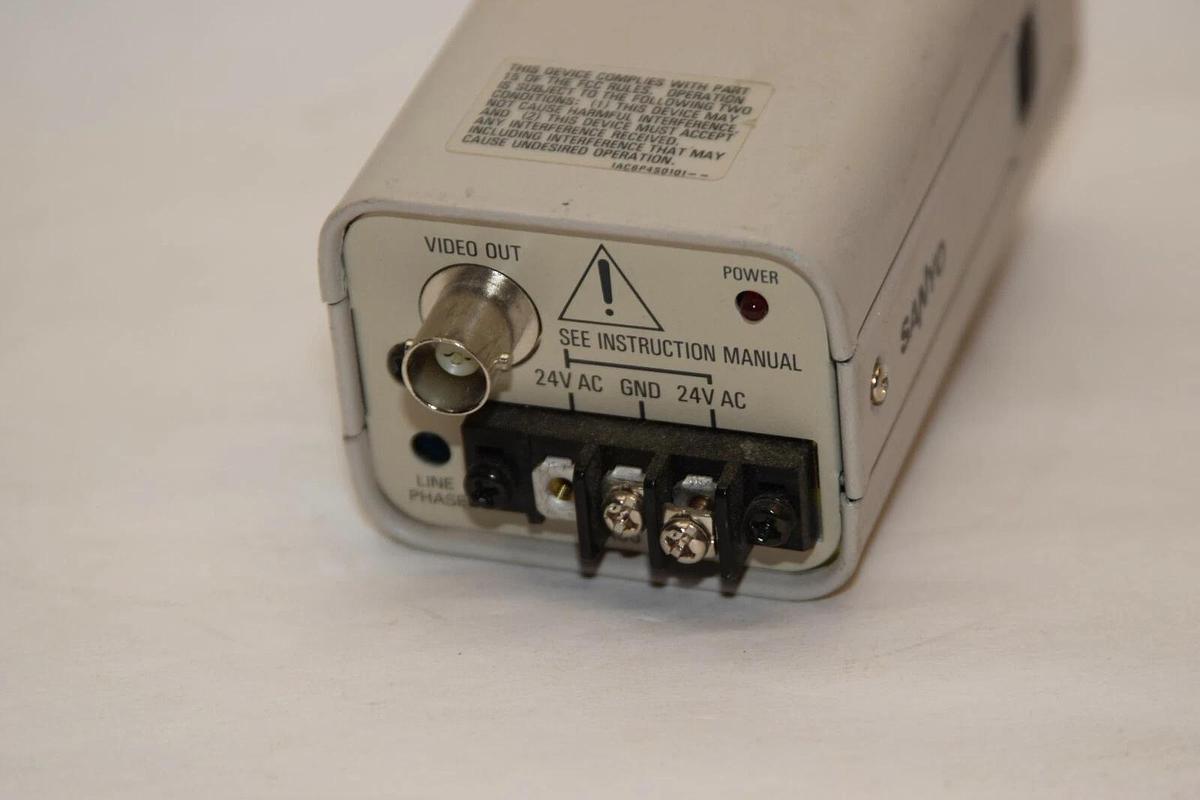 Used SANYO VCB-3324 VCB3324 B/W CCD 24V 60Hz 2.6W Security Camera