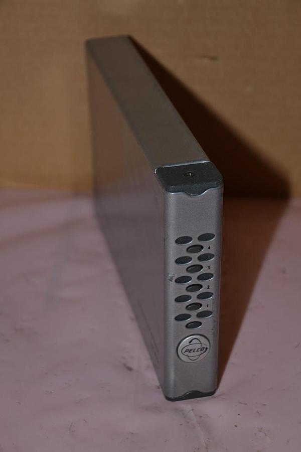 Used PELCO TW3004AR 50/60 Hz 10W 4 CHANNEL ACTIVE UTP RECEIVER