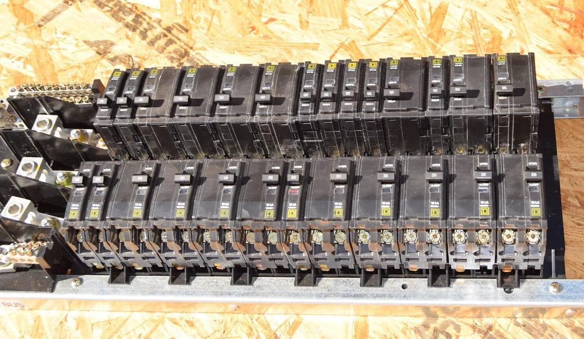 Used Square D 42 Circ 225A Main Lug Panelboard Interior NQOM442L225GSA 3ph 20a & 30a