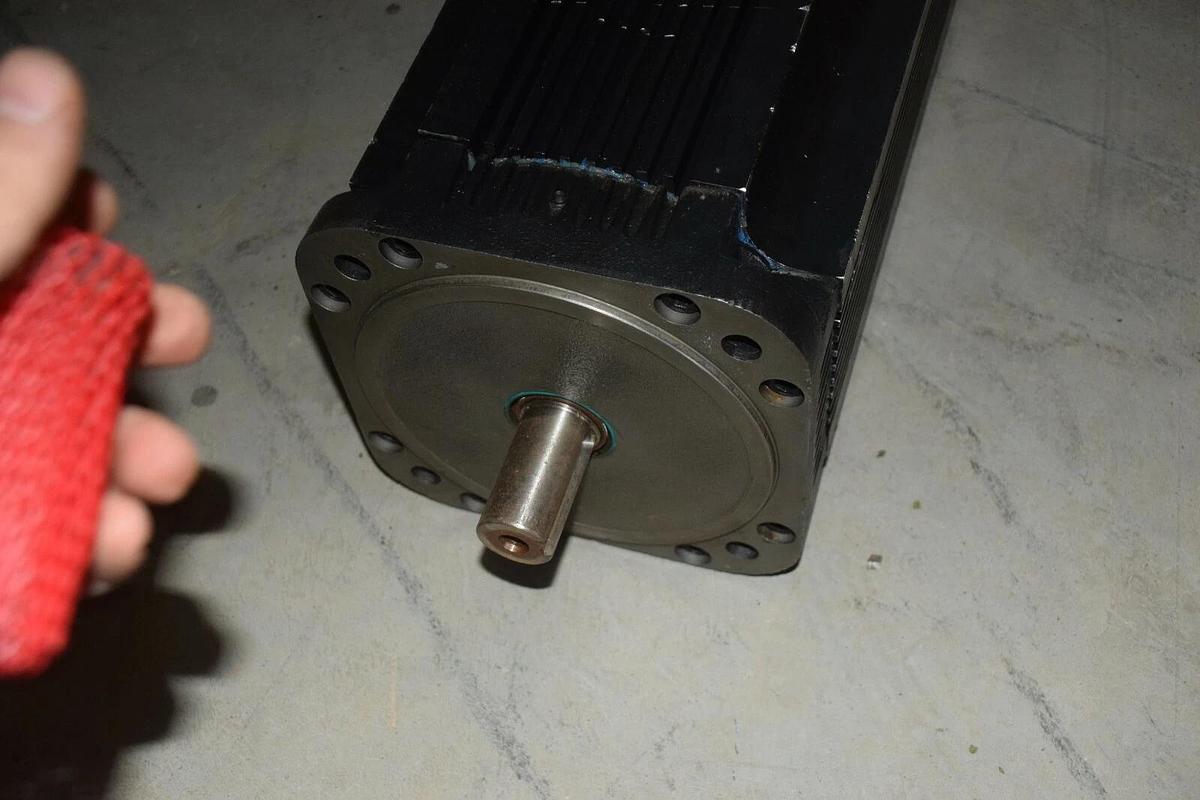 Refurbished Allen Bradley AC servo  1326AB-A740B-21-SERIES C 1326AB-A740B-21 1326ABA740B21