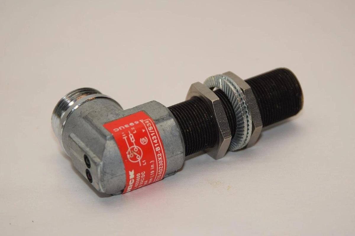 (NEW) TURCK BI 5-GT18-ADZ30X2-B1431/S34 20-250Vac/dc 400mA Proximity Sensor