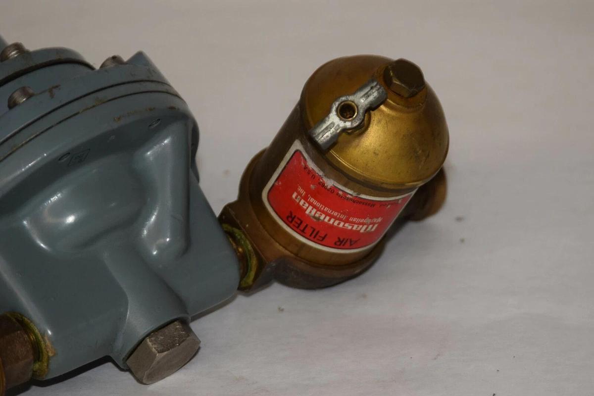 Used MOORE 42H30 0-30psi Nullmatic Pressure Regulator With Air Filter