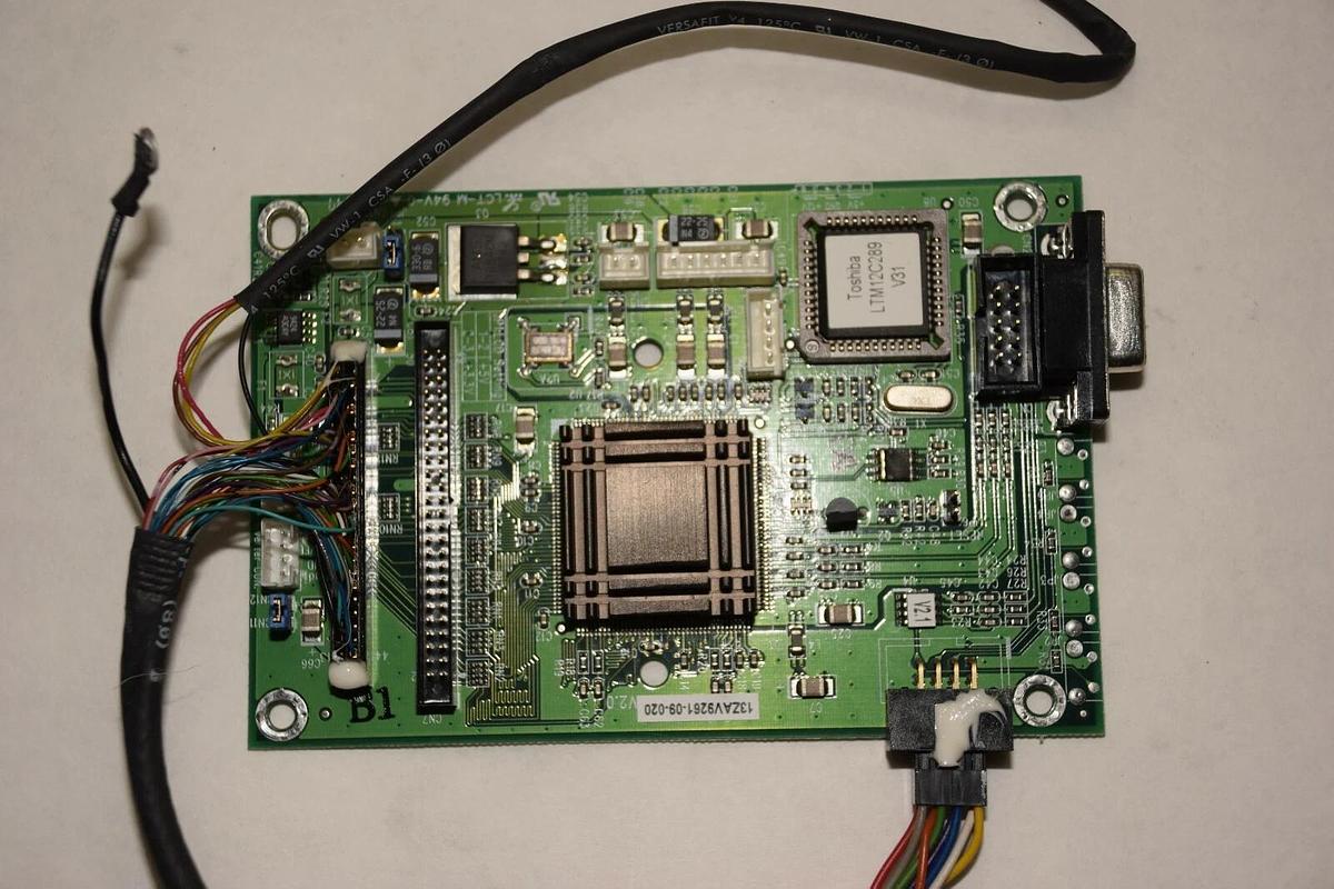 Used Allen Bradley VersaView 1200P 13zav9261-09-020  for 6181P computer