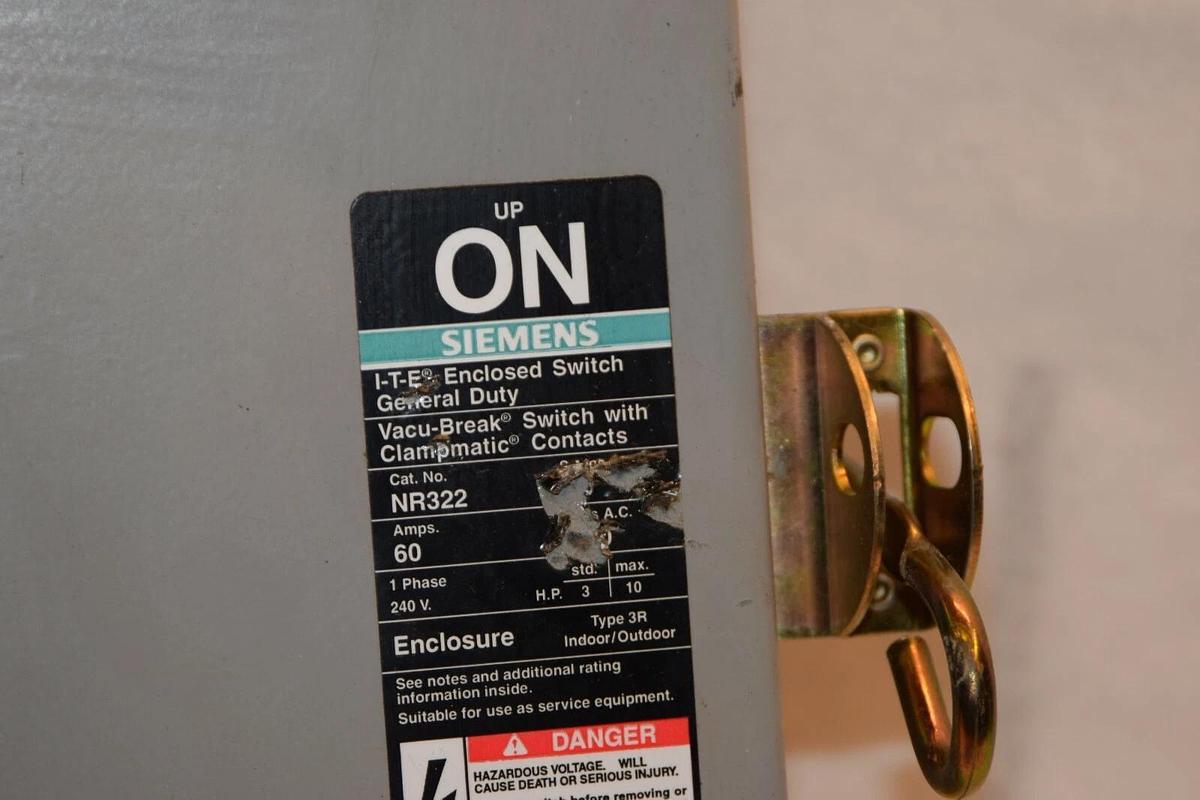 SIEMENS NR322 3R Series B 60A 60 Amp ITE Enclosed Fused Switch (NOS)