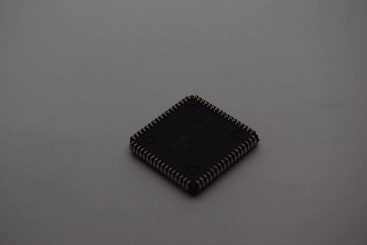 (NEW - Lot of 3) 4608002AVA Integrated Circuit