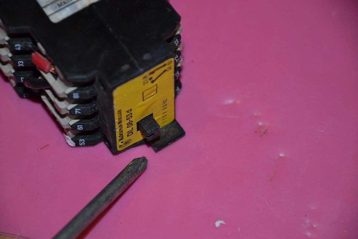 Used KLOCKNER MOELLER CONTACTOR DIL 08-53D DIL08-53D DIL-08-53-D 110V 60 HZ