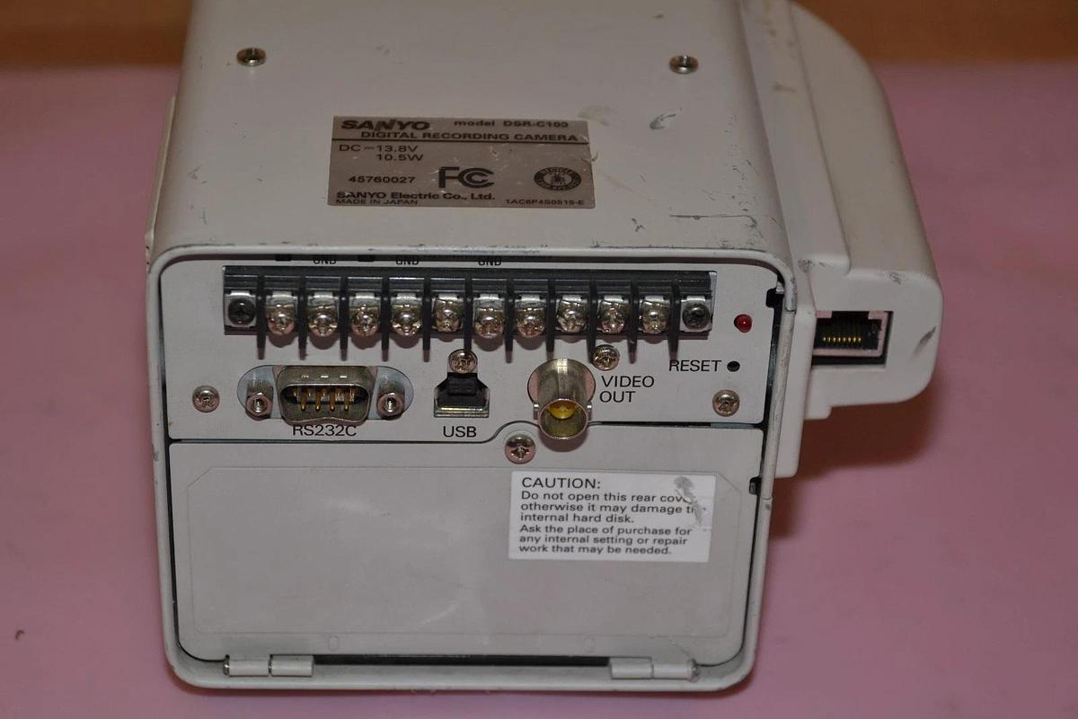 Used SANYO DSR-C100 DSRC100 13.8V 10.5W 1.5 MEGA PIXELS DIGITAL RECORDING CAMERA