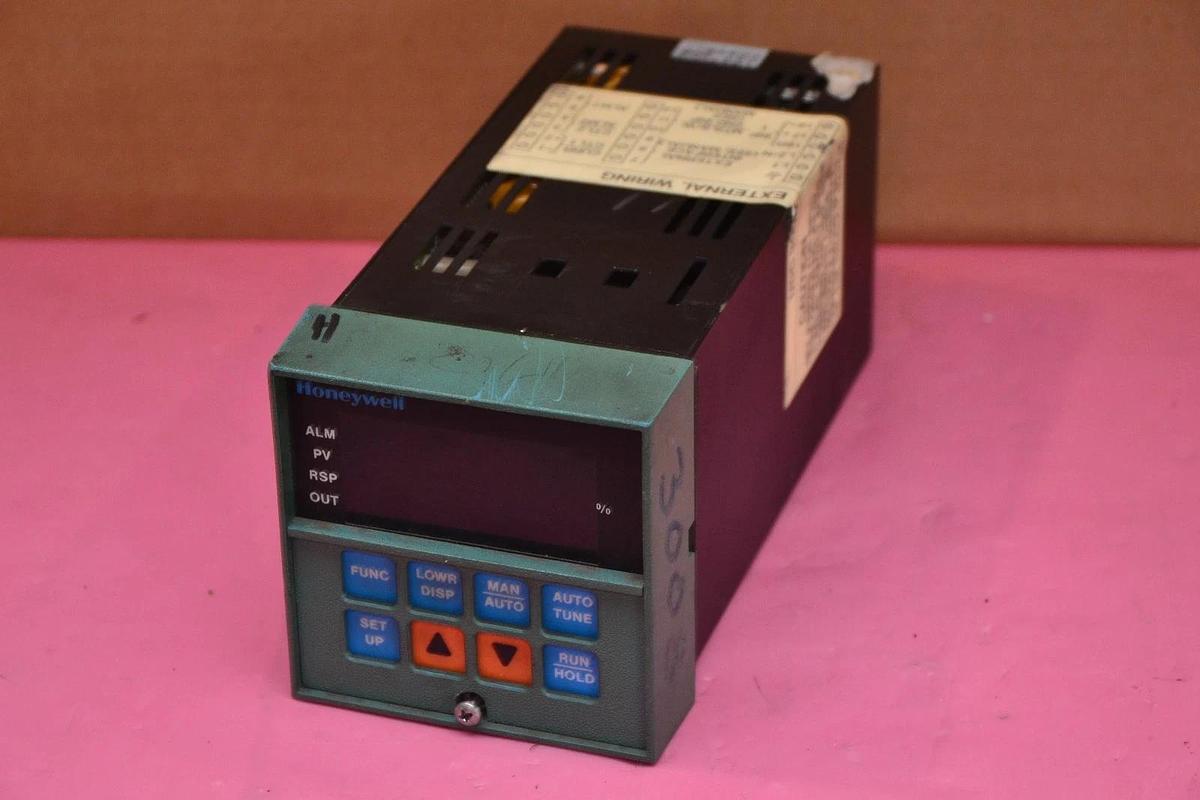 Used HONEYWELL CONTROLLER MODULE DC3002-022A-1-DIN-0111 UDC300