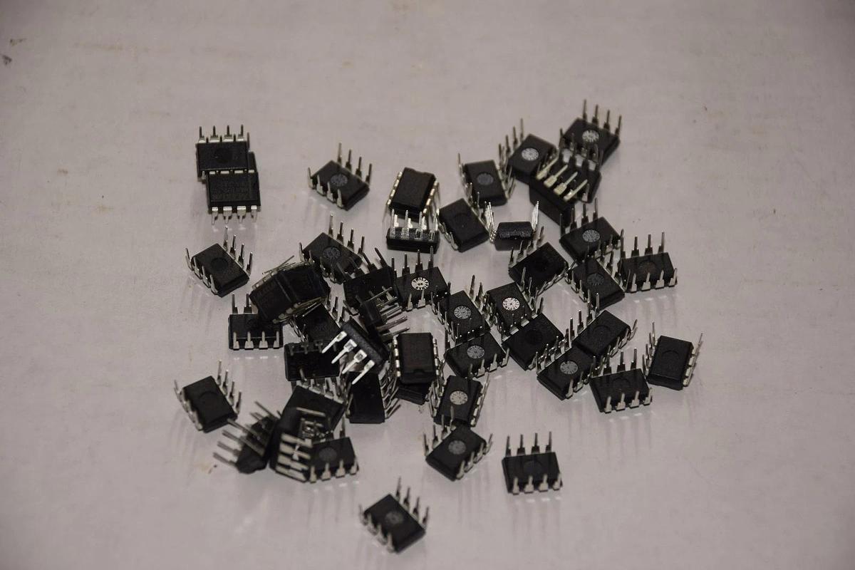 (LOT 47) MAXIM MAX702CPA 242 MAX702CPA242 POWER SUPPLY MONITOR WITH RESET NEW