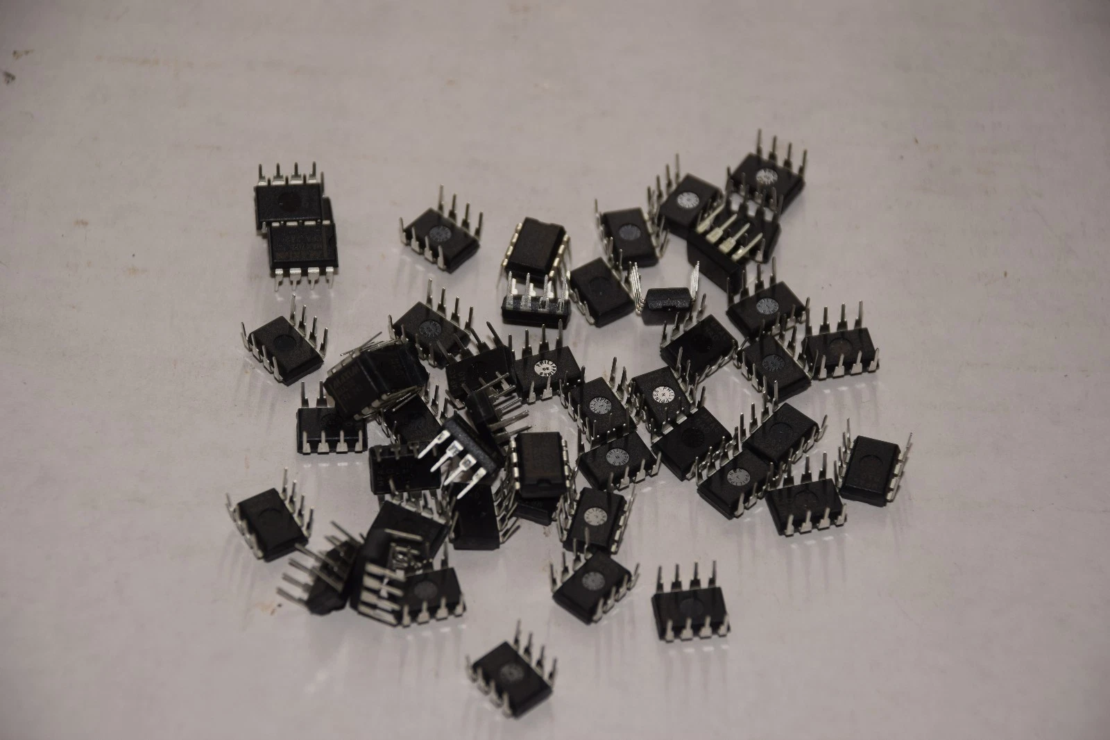 (LOT 47) MAXIM MAX702CPA 242 MAX702CPA242 POWER SUPPLY MONITOR WITH RESET NEW