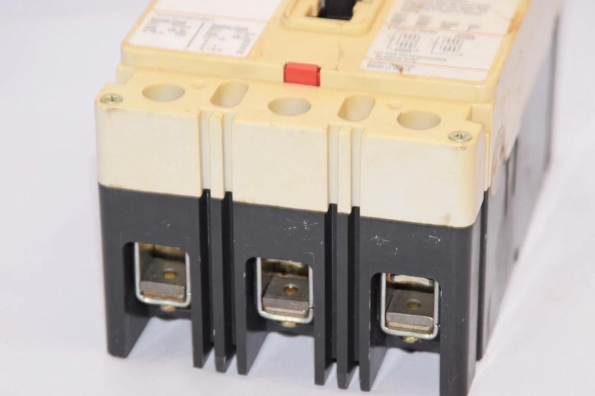 (NEW) CUTLER HAMMER HFDDC3070L 70A 70 Amp 3P 600Vdc Industrial Circuit Breaker