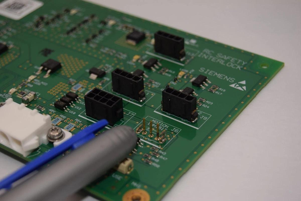 Used SIEMENS 11356687 , 812080A000508 Safety Interlock RC Board Card *No Conn Cover*