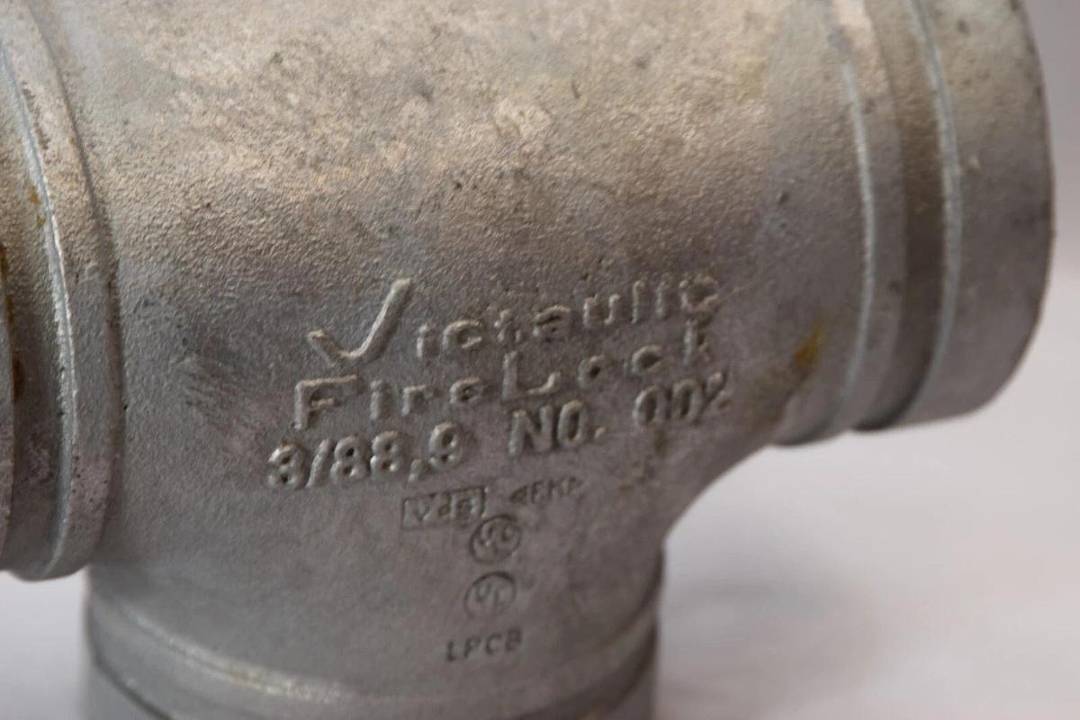 (NEW) VICTAULIC 3/88.9 No. 002 C-E=3.38 IN FireLock Straight Grooved Tee