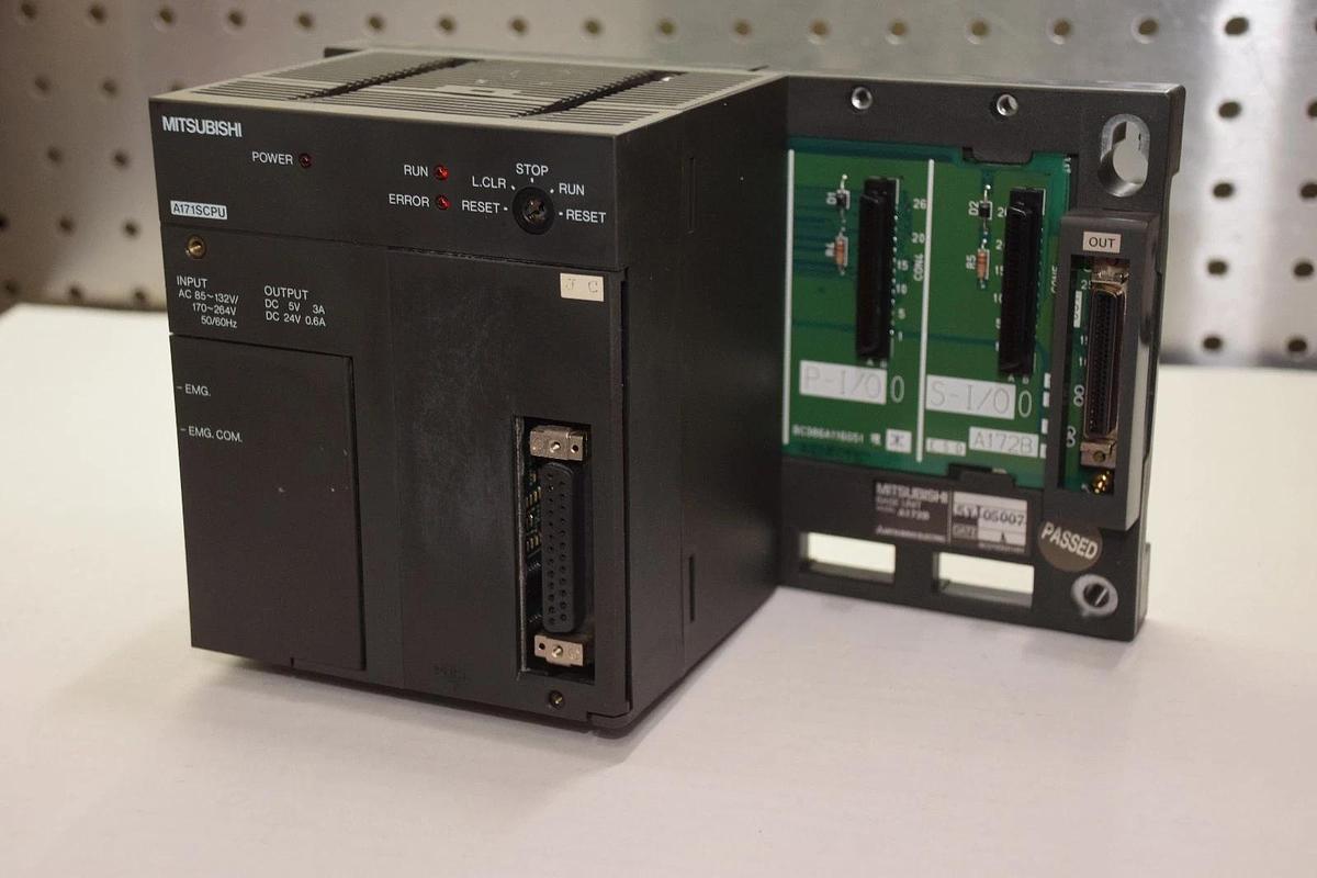 Used MITSUBISHI A171SCPU 100/200V 50/60Hz MOTION CONTROLLER W/ BASE UNIT A172B