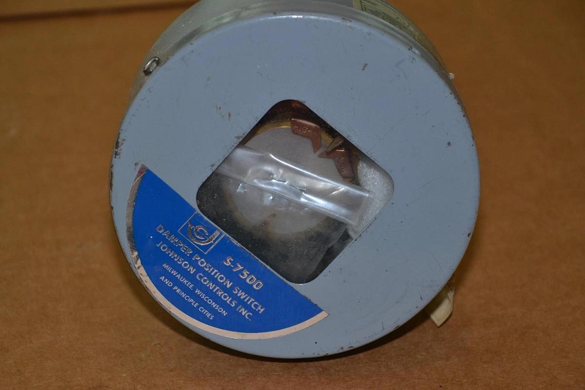 Johnson Controls Mercoid Damper Position Switch S-7500 S-7500-1 120/240v NOS