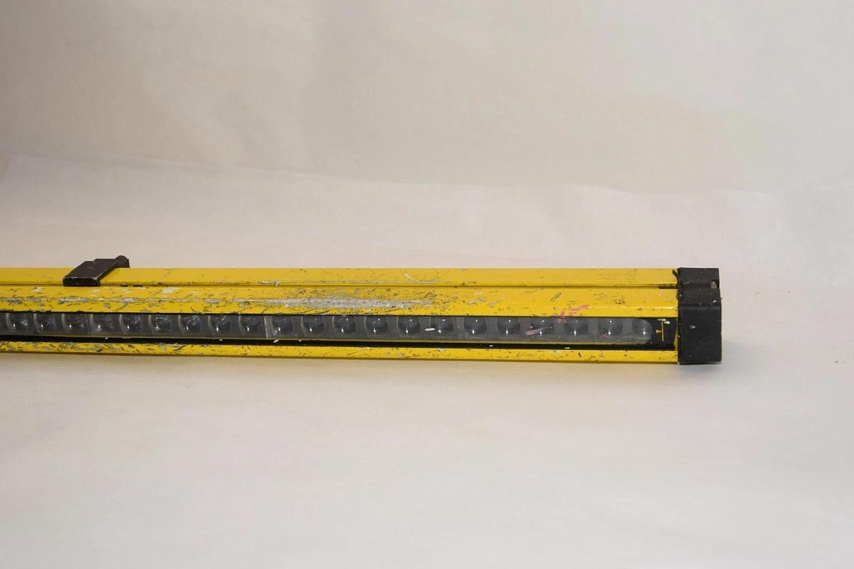 Used GUARDSTAR BS1030R B Series 0.5-15m 24Vdc Receiver Light Curtain