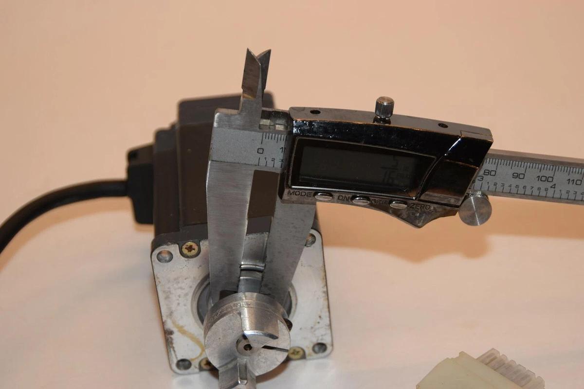 Used VEXTA ASMC69AC 4.24Vdc 1.1A Closed Loop Stepper Motor