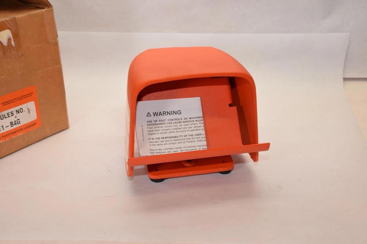 (NEW) LINEMASTER 511-B4G , 511B4G Anti-Trip Single Stage Hercules Footswitch