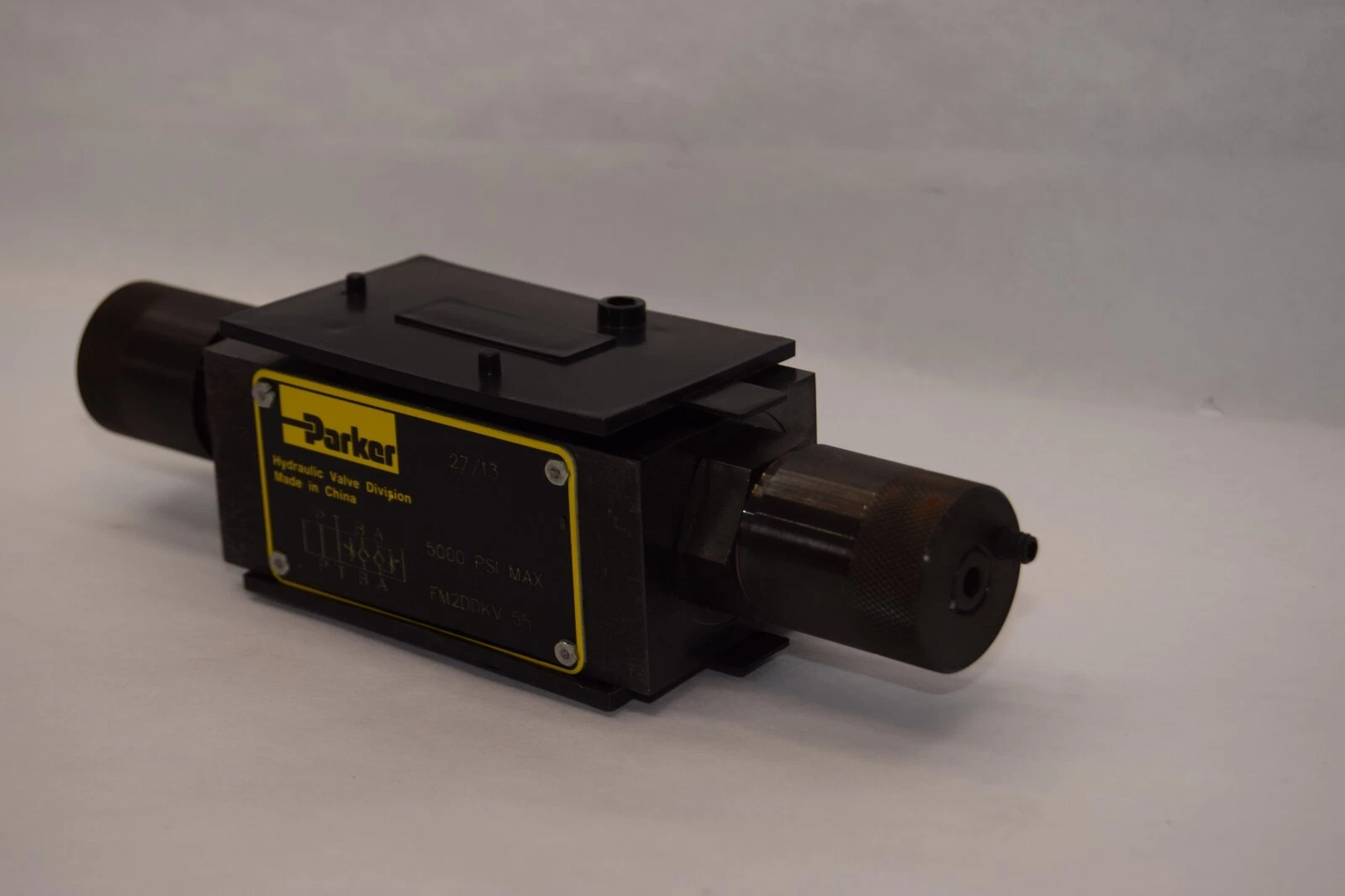 (NEW) PARKER FM2DDKV , FM2DDKV 55 5000psi Hydraulic Valve
