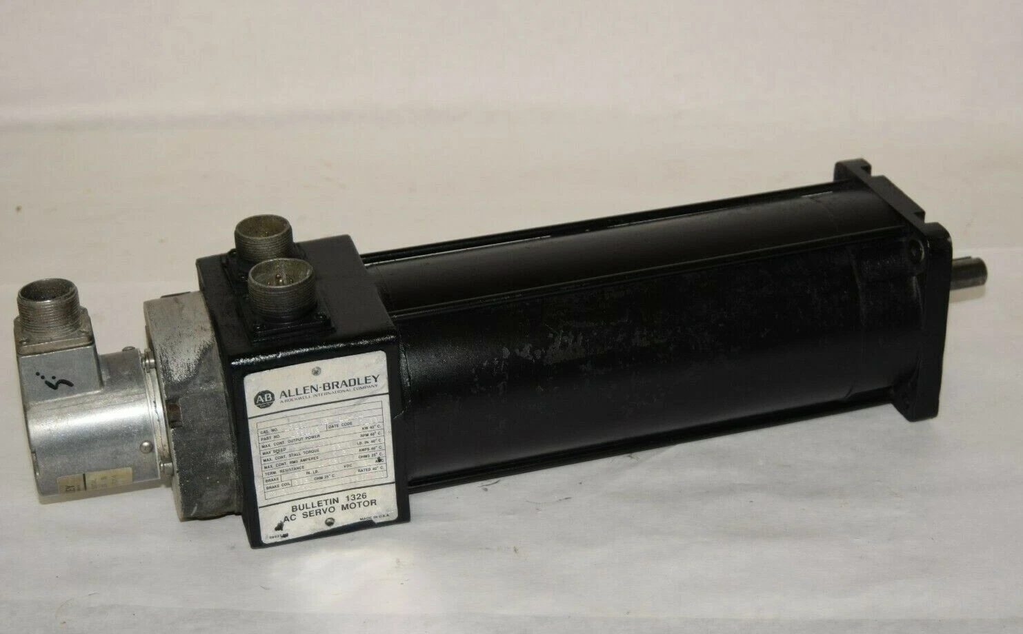 Used ALLEN BRADLEY 1326AB-A2E-11-A4 3000rpm 5/8" AC Servo Motor With Encoder