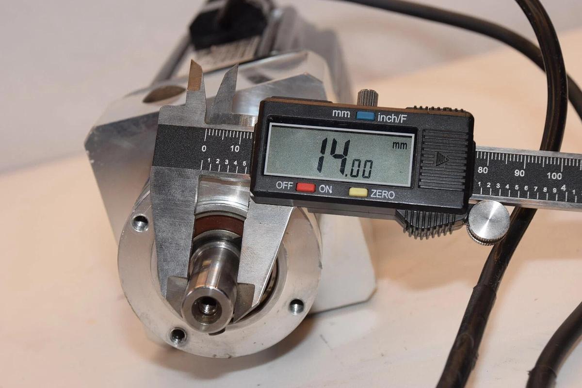 Used ESTUN EMJ-08APA22-TVP 3000rpm 0.75kW 4.0A Servo Motor