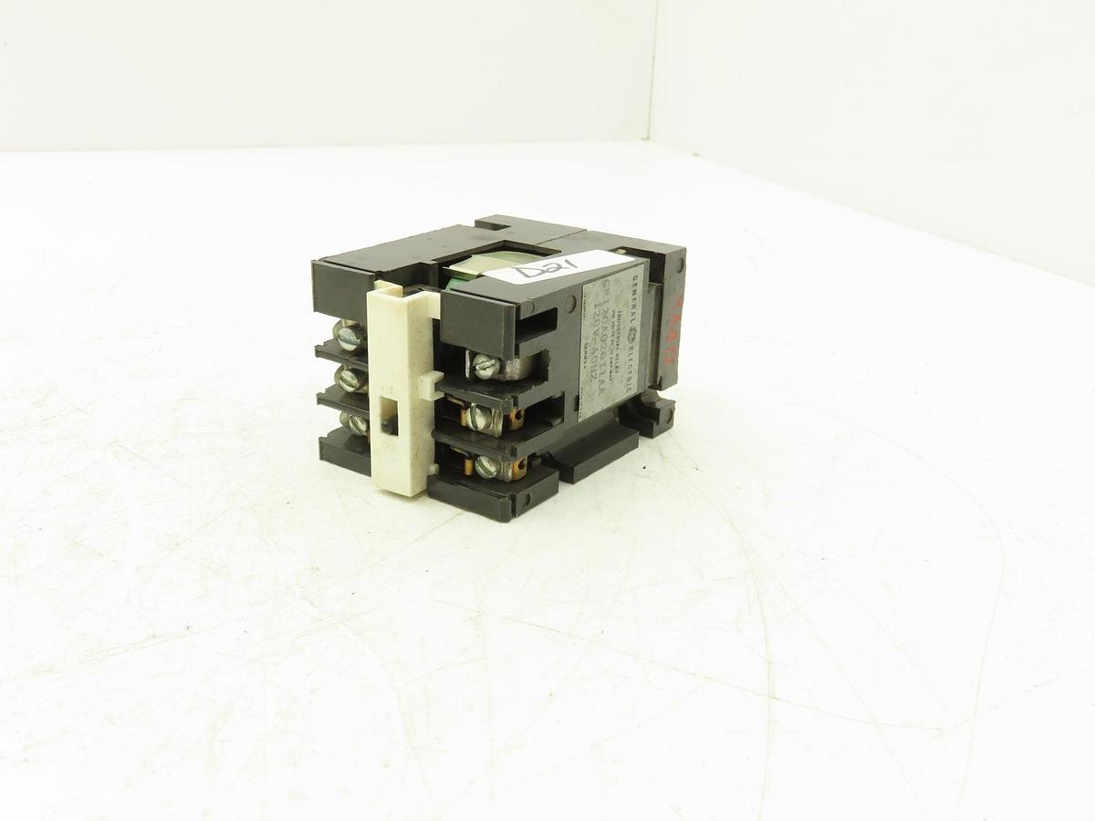 Used GENERAL ELECTRIC CR120A06002AA 115V 60Hz 300V 10A Series A Industrial Relay
